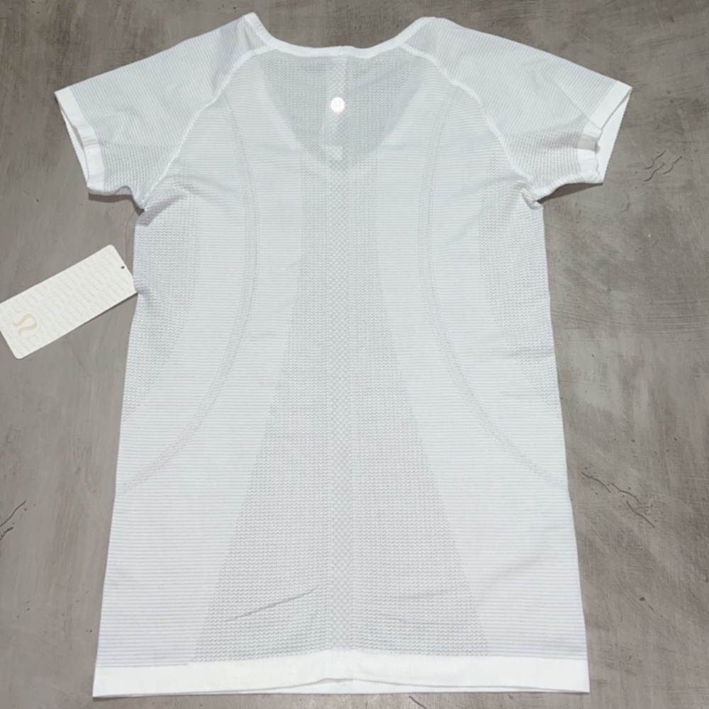 Lululemon Swiftly Tech V-neck